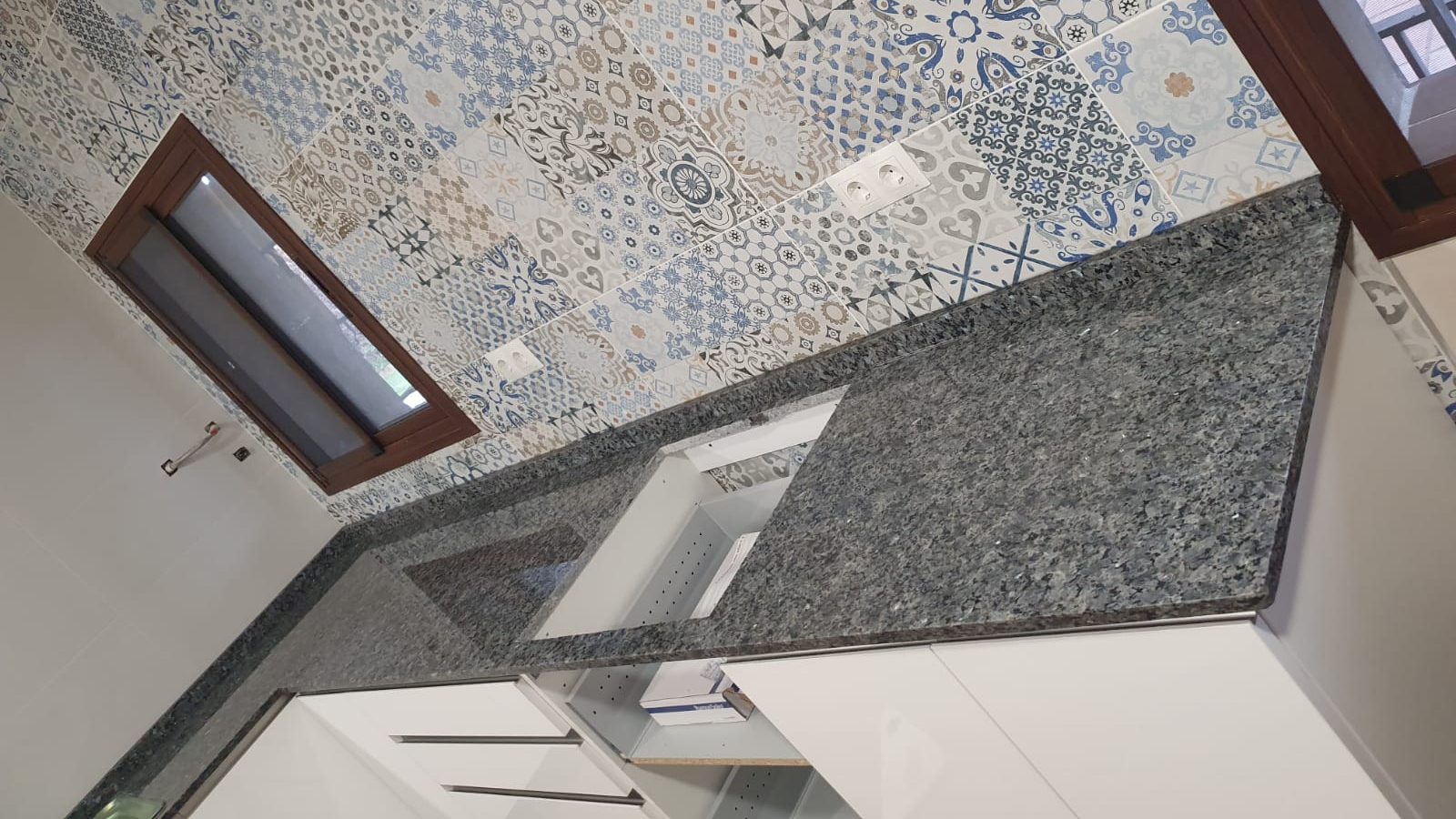 Cocinas que transmiten sensaciones.
encimeras de cocina a medida.
La cocina es uno de los espacios más importantes del hogar, que se erige como centro de operaciones en la vida familiar.
 ¡Diseña TU ENCIMERA de tus sueños!
en Mármoles Opus Romano