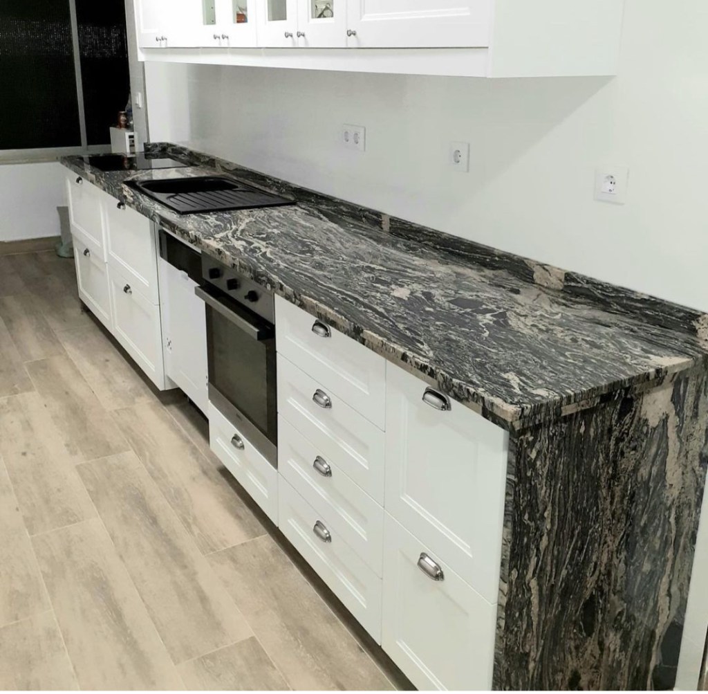 Encimeras de cocina en Málaga: granitos en stock para su encimera.
Revestimientos de cocinas, fregaderos de cocinas, reformas de cocina, encimeras de cocina.
Opus Romano 650 165015