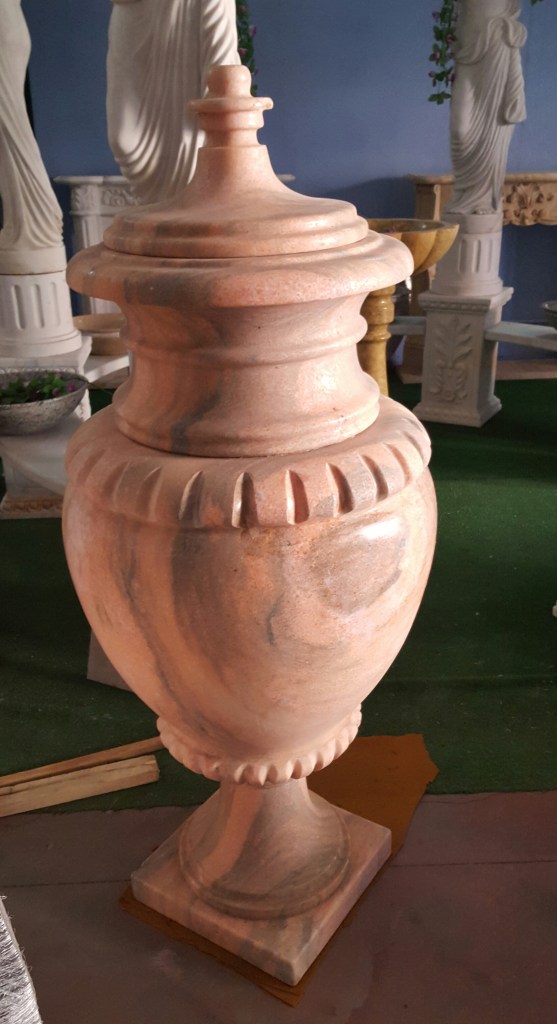 Jarrones de mármol.
Proyectos de jardinería, paisajismo, decoración.
Homedesign, decohome,
Esculturas y jarrones en mármol.
Opus Romano