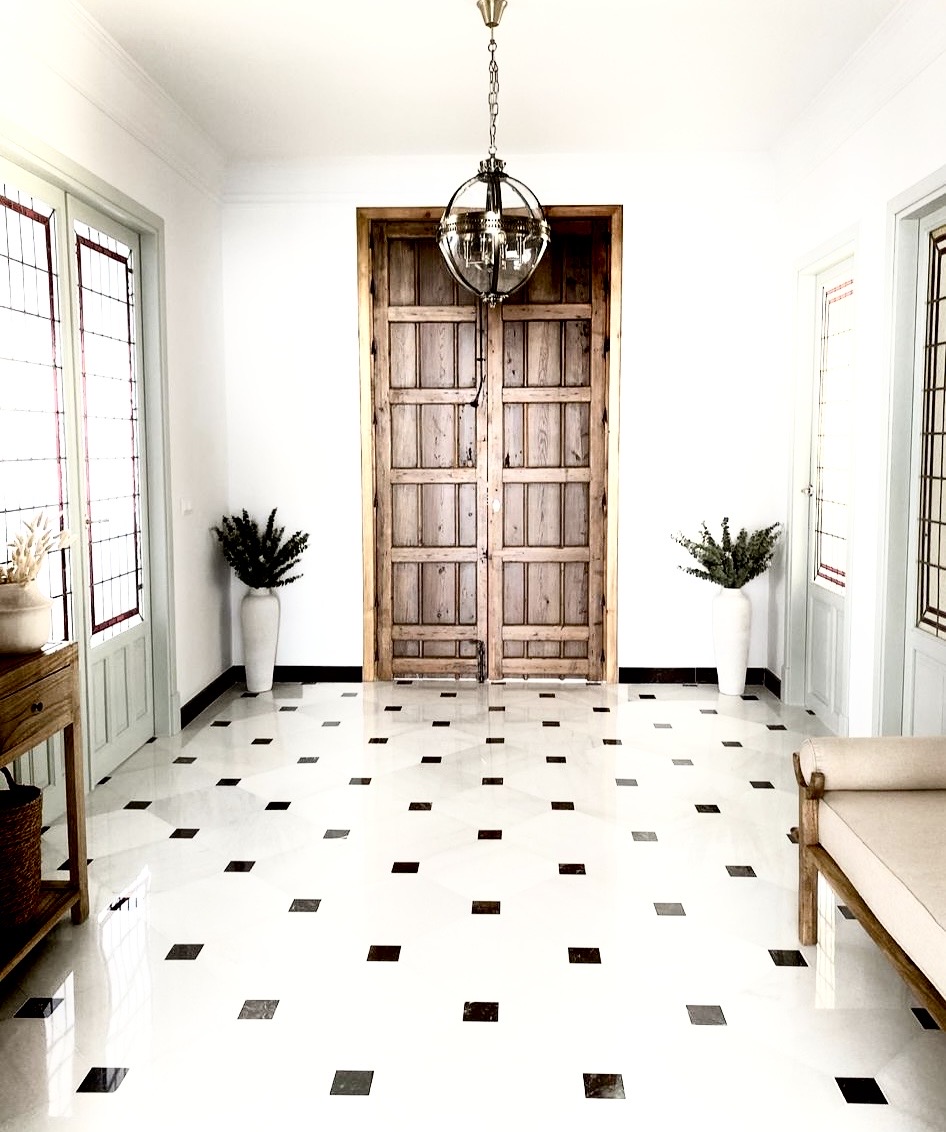 El mármol blanco macael cortado en octagón es el material idóneo. revestimientos y solerias en stock. 
Opus Romano pone a su disposiciónuna amplia gama de materiales 