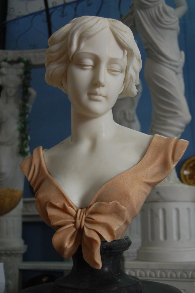 Bustos de mármol: decoración de interiores, villas y casas con estilo y sofisticación.
Bustos en piedra natural. Opus Romano, artesania