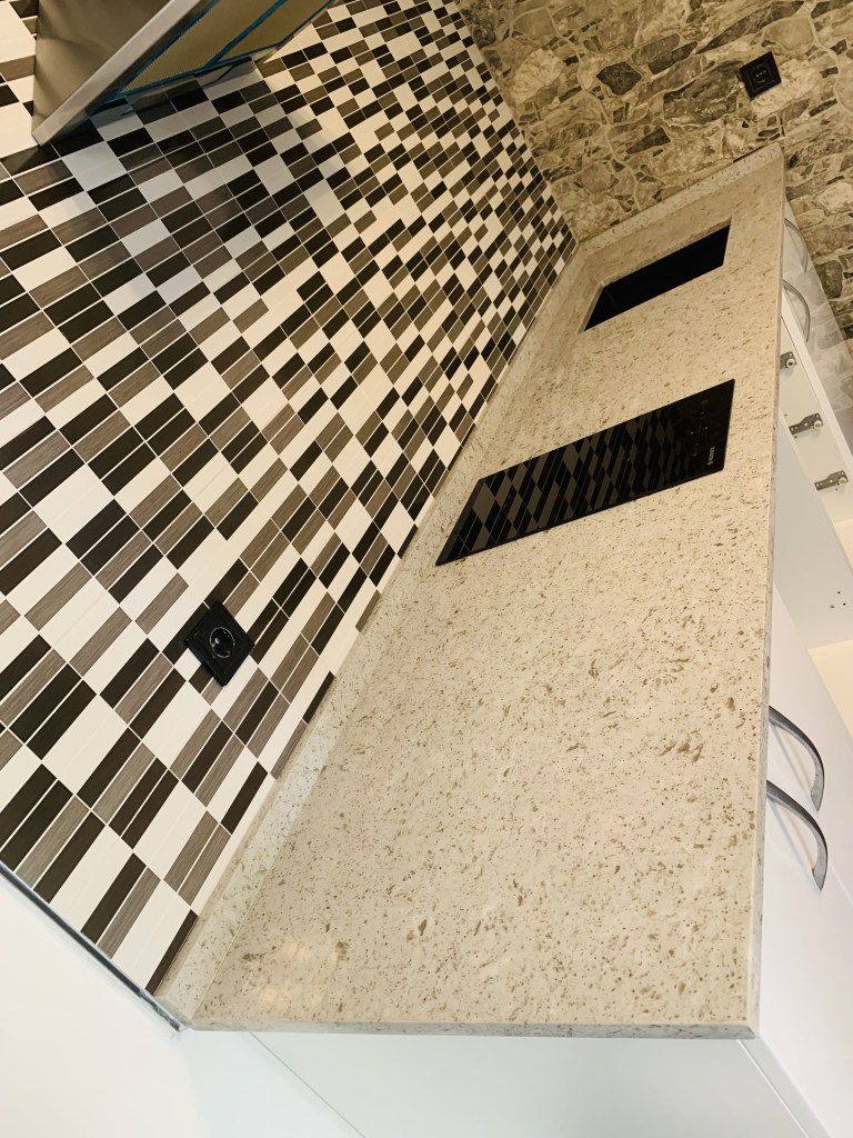 Encimeras de silestone: elaboración a medida, plazos de entrega inmejorables.
Mármoles en Málaga Opus Romano